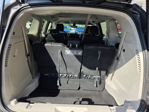 Used 2017 Chrysler Pacifica Touring-L FWD image 34