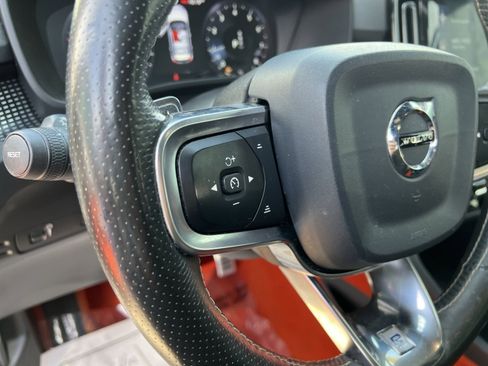 Used 2020 Volvo XC40 T4 R-Design w/ Protection Package Premier image 34