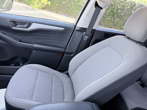 Used 2022 Ford Escape SE w/ SE Sport Appearance Package FWD image 10