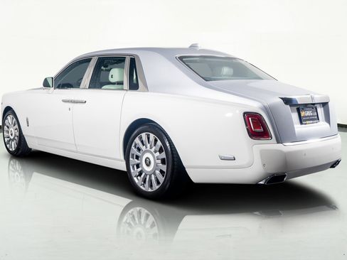 Used 2019 Rolls-Royce Phantom Sedan image 14