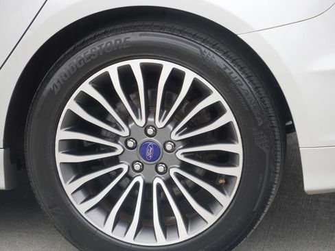 Used 2017 Ford Fusion SE image 16