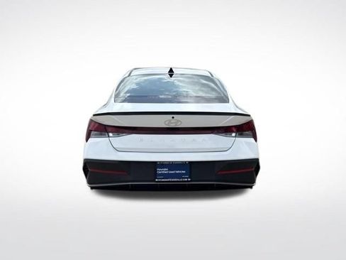 Used 2025 Hyundai Elantra Sport FWD image 4