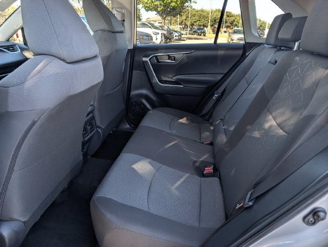 Used 2025 Toyota RAV4 XLE FWD image 27