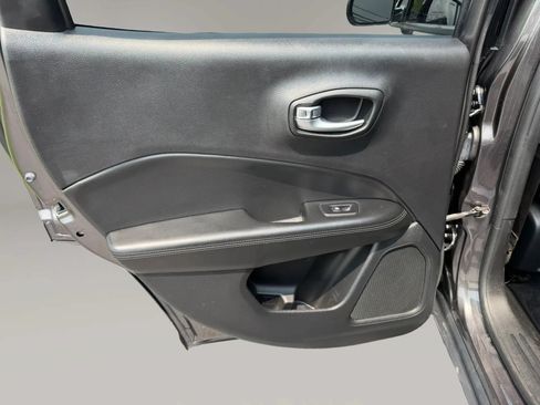 Used 2019 Jeep Compass Latitude AWD/4WD image 31