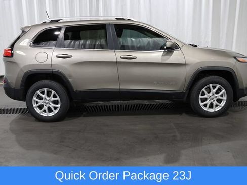 Used 2017 Jeep Cherokee Latitude w/ Safety/Convenience Group AWD/4WD image 2