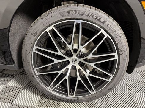 Certified 2025 Porsche Macan S image 14