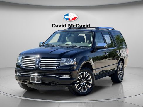 Used 2017 Lincoln Navigator Select RWD image 2