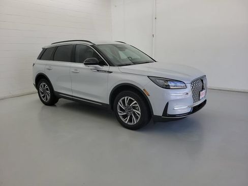 Used 2026 Lincoln Corsair Premiere FWD image 4
