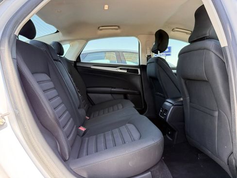 Used 2019 Ford Fusion SE FWD image 16