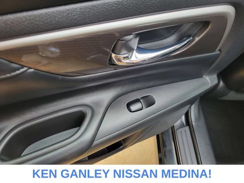 Used 2013 Nissan Altima 2.5 SL w/ 2.5 Moonroof Pkg FWD image 42