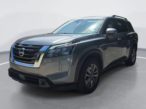 Used 2025 Nissan Pathfinder SV FWD image 8
