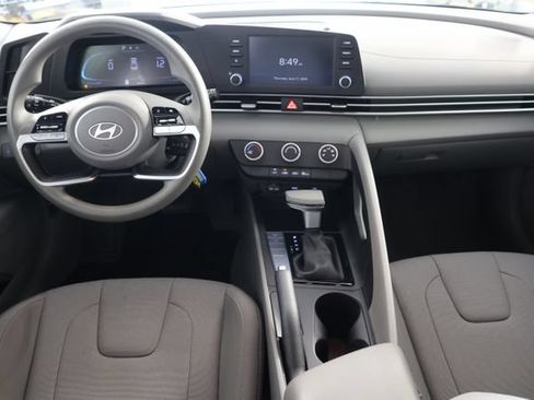 Certified 2024 Hyundai Elantra SE FWD image 2