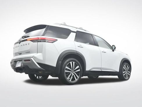 Used 2025 Nissan Pathfinder Platinum FWD image 45