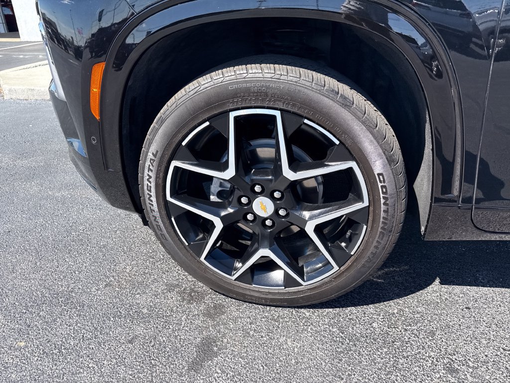 Used 2025 Chevrolet Traverse High Country FWD image 30