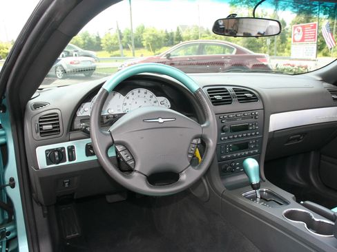 Used 2002 Ford Thunderbird RWD image 2