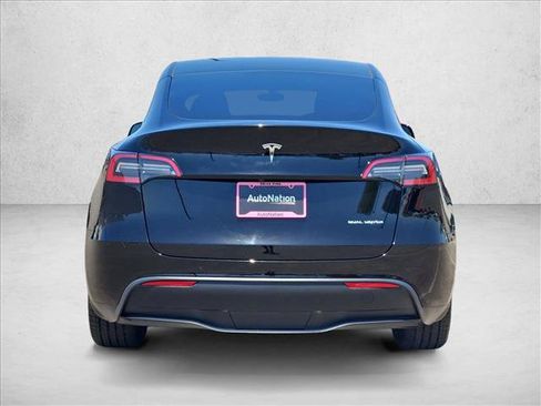 Used 2023 Tesla Model Y Long Range AWD/4WD image 7