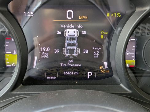 Used 2025 Jeep Wrangler Sahara image 24