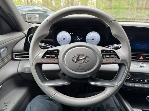 Used 2023 Hyundai Elantra SEL w/ Convenience Package FWD image 18