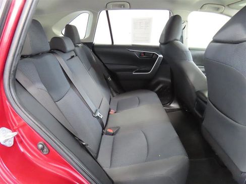 Used 2021 Toyota RAV4 LE FWD image 30