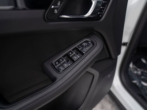 Certified 2026 Porsche Macan Turbo image 19