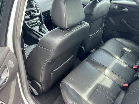 Used 2014 Ford Focus SE w/ Equipment Group 201A FWD image 12