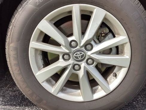 Certified 2025 Toyota Camry SE FWD image 4