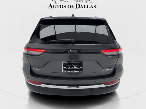 Used 2024 Jeep Grand Cherokee Laredo AWD/4WD image 9