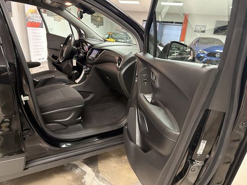 Used 2020 Chevrolet Trax LS FWD image 25