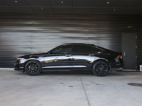 Used 2024 Honda Accord Touring image 2