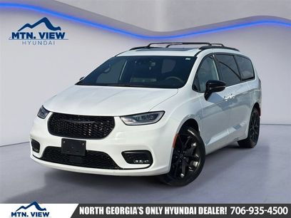 Used 2025 Chrysler Pacifica Limited