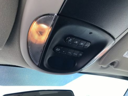 Used 2005 Dodge Grand Caravan SXT w/ Trailer Tow Prep Group FWD image 6