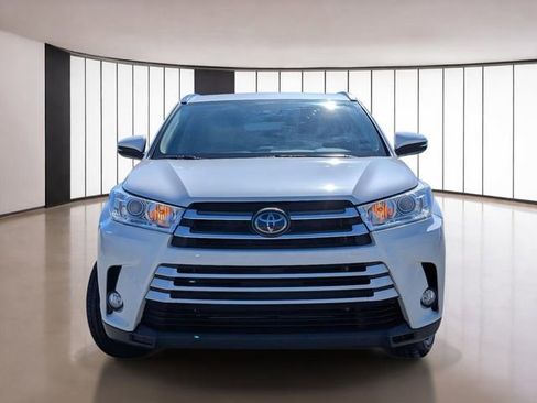 Used 2018 Toyota Highlander XLE image 2