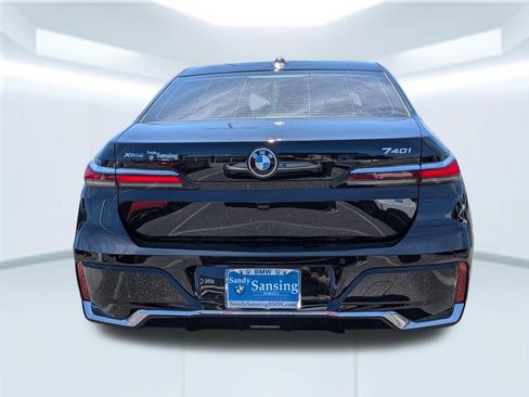 Used 2024 BMW 740i xDrive image 16