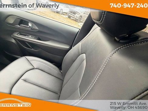 New 2026 Chrysler Pacifica Select image 11