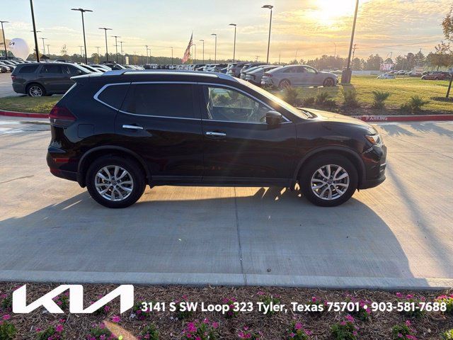 Used 2018 Nissan Rogue SV w/ Premium Package FWD image 13