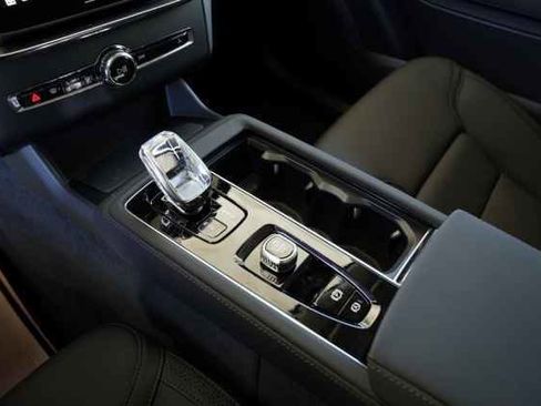 Used 2025 Volvo XC90 T8 Plus w/ Protection Package Premier AWD/4WD image 22