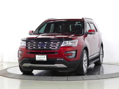 Used 2017 Ford Explorer Limited w/ Equipment Group 301A AWD/4WD image 3