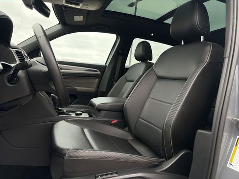 Used 2022 Volkswagen Atlas Cross Sport SEL image 16