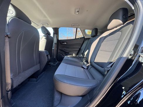 Used 2025 Chevrolet Trax LT w/ LT Convenience Package image 21