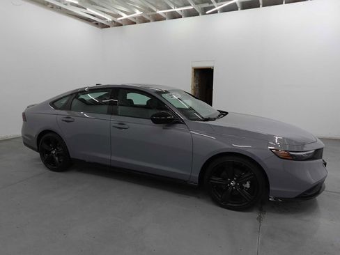 Used 2025 Honda Accord Sport image 4