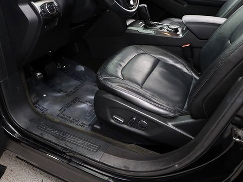 Used 2017 Ford Explorer XLT w/ Equipment Group 202A image 26
