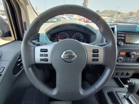 Used 2013 Nissan Frontier SV w/ SV Value Truck Pkg AWD/4WD image 19