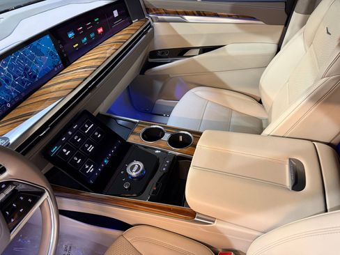 Certified 2025 Cadillac Escalade Sport Platinum image 19