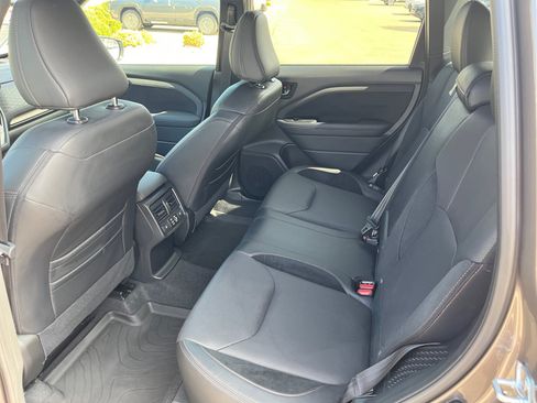 Certified 2025 Subaru Forester Touring AWD/4WD image 17
