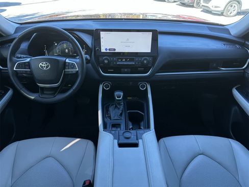 Used 2024 Toyota Grand Highlander XLE image 14