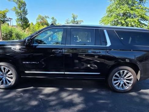Used 2023 GMC Yukon XL Denali w/ Denali Reserve Package AWD/4WD image 2