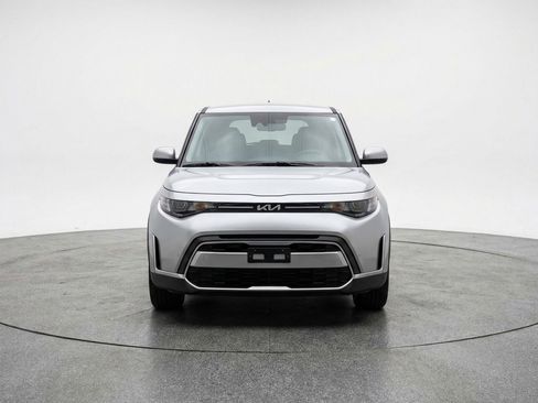 Used 2025 Kia Soul LX w/ LX Technology Package image 2