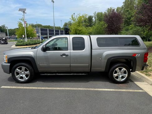 Used 2007 Chevrolet Silverado 1500 LT w/ Towing Package AWD/4WD image 4