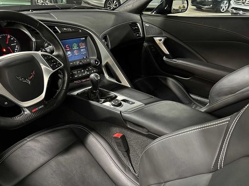 Used 2015 Chevrolet Corvette Z06 w/ 3LZ Preferred Equipment Group RWD image 39