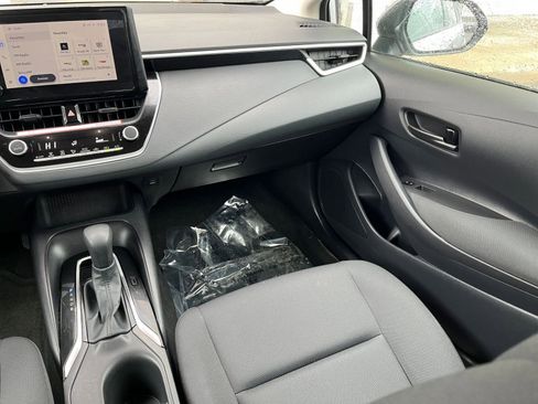 Used 2025 Toyota Corolla LE image 31